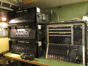 Växlarna 15DL (3 stycken) monterades på platsen för den vänstra vx 40DL och anslöts till MK/OK-utrustningen i hytten.